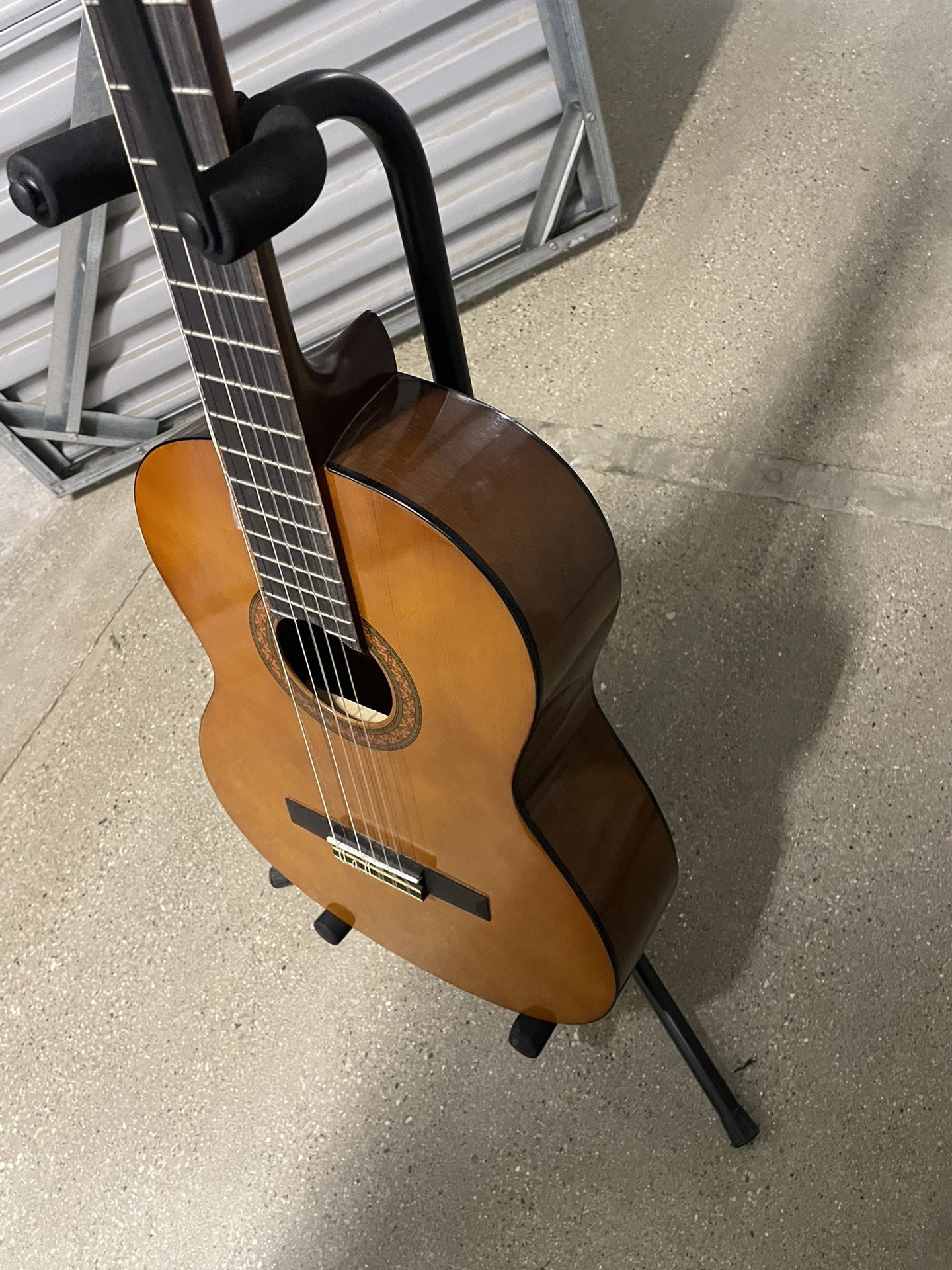 A wonderful guitar that has been used very little