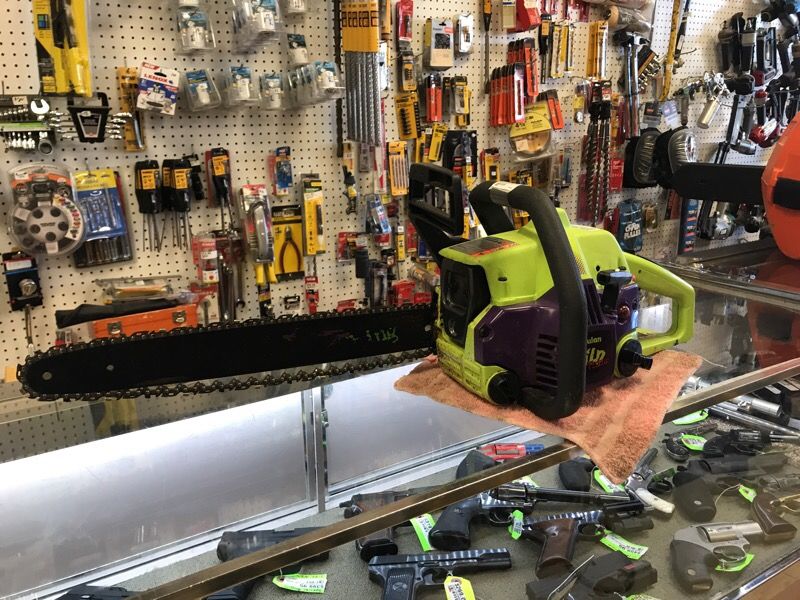 Poulan Wild Thing 2375 Chainsaw 42cc 18” for parts repair.