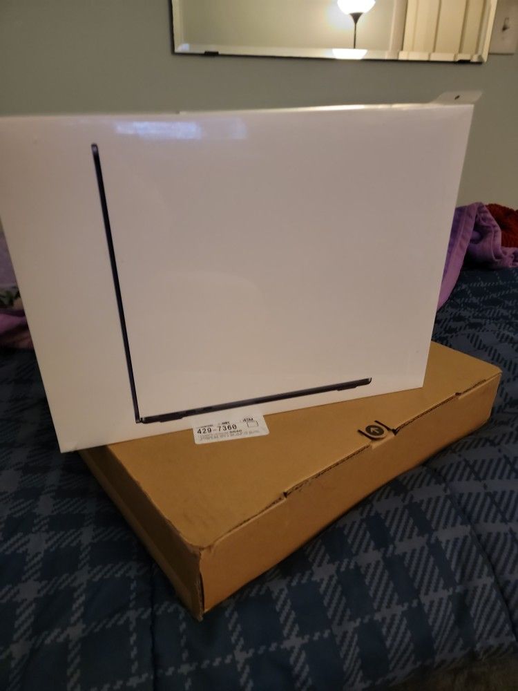 2x MacBook Air with M2 chip 1tb - Midnight
