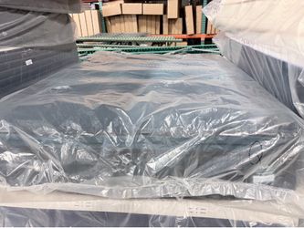 OUTLET STORE 💥Queen mattress dreamcloud plush pillowtop💥