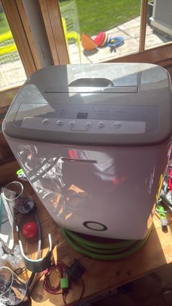 Frigidaire Dehumidifier model FFAD7033R1E