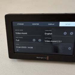 Blackmagic Design Video Assist 5” 3G with a battery
