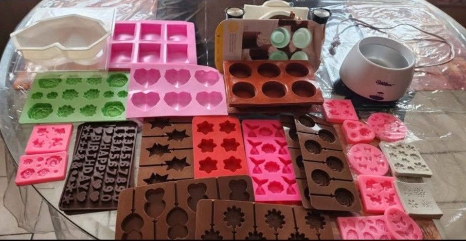 Wilton Chocolate Melt Pot/molds