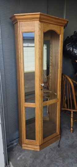 Oak Curio Cabinet w 4 Glass Shelves