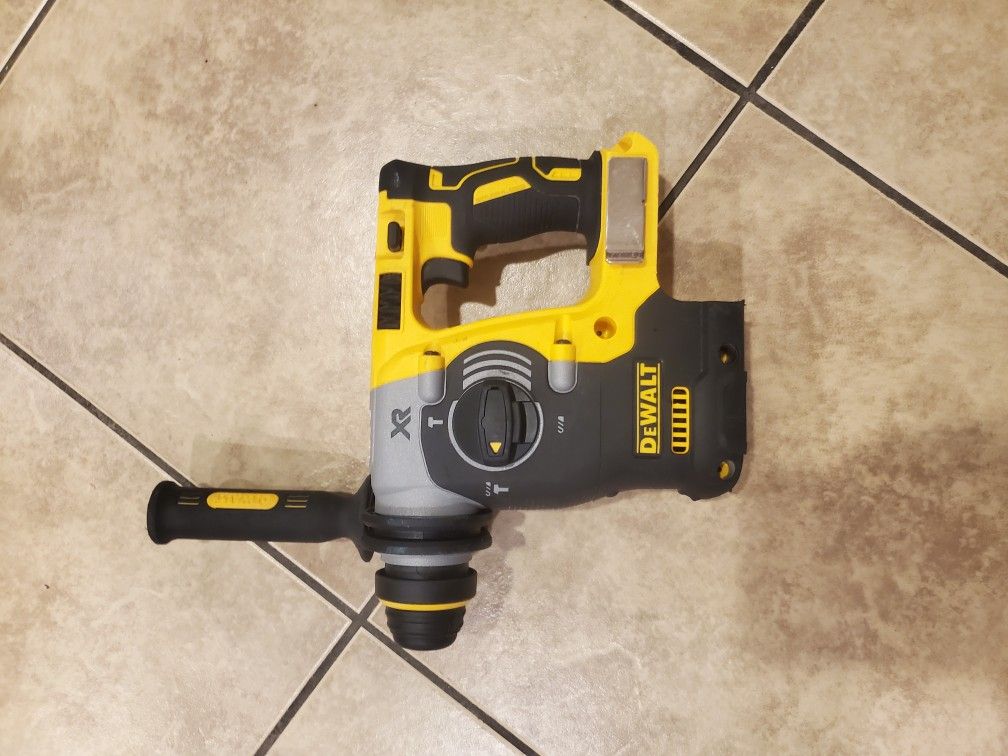 DEWALT
20V MAX XR Cordless Brushless 1 in. SDS Plus L-Shape Rotary Hammer (Tool Only)