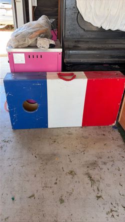 Cornhole board with bean bags