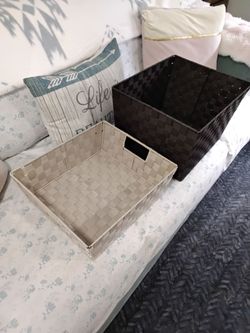 2 storage baskets
