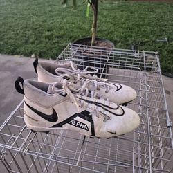 Used 9.5 mens football cleats