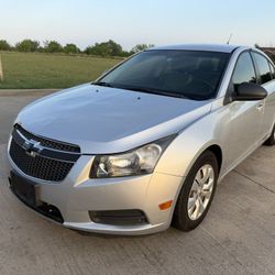 2012 CHEVY CRUZE.. LOW MILES