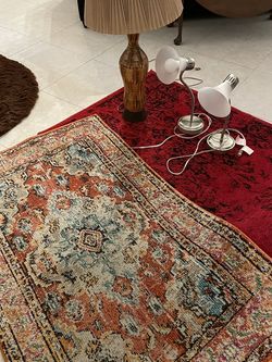 2 Carpets, 3 night table lamps