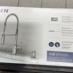 MOEN - INDIāPull Down Kitchen Faucet In Stainless Steel