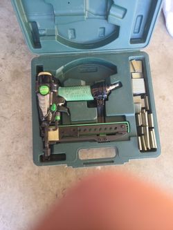 Hitachi Pneumatic Finish Nailer with Case