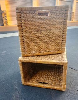 Set of 2 wicker  baskets