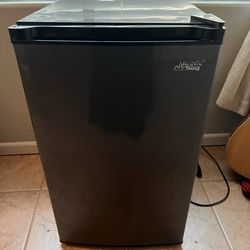 Arctic king mini fridge PICKUP ONLY CASH ONLY
