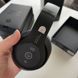 Beats Studio3 - Brand New Never Used -Matte Black 