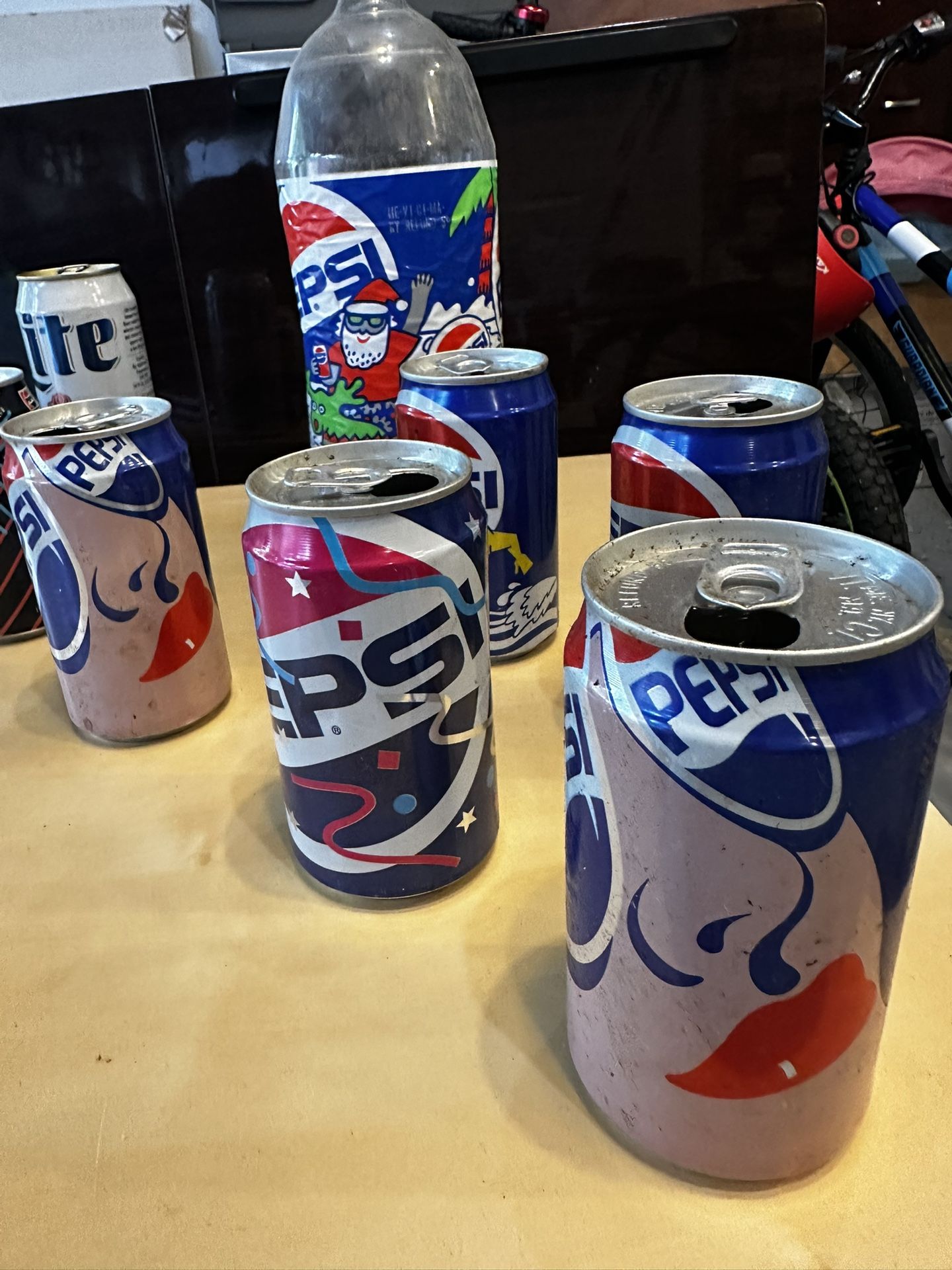 Collector Antique Pepsi And Miller Lite Cans