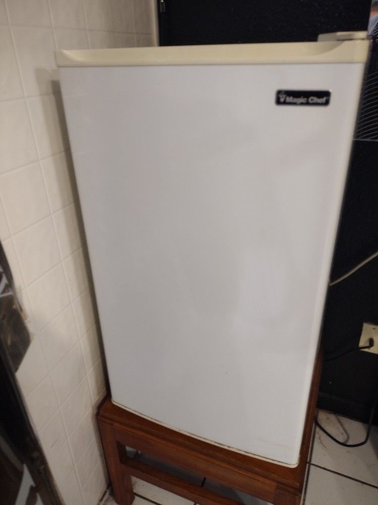 Magic Chef Refrigerator
