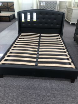 QUEEN BED