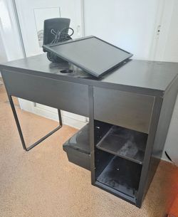 Free Ikea desk