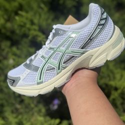 asics gel 11-30 mint green 