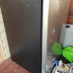 Larger Moni Fridge 80