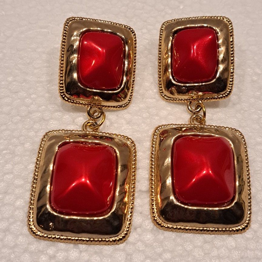 Fashion Dangle Drop Earrings Red Fuchia Plastic Gold Tone Pierced Jewelry