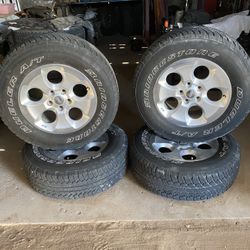 2013-2018 Jeep OEM Wheels/tires 18x7.5