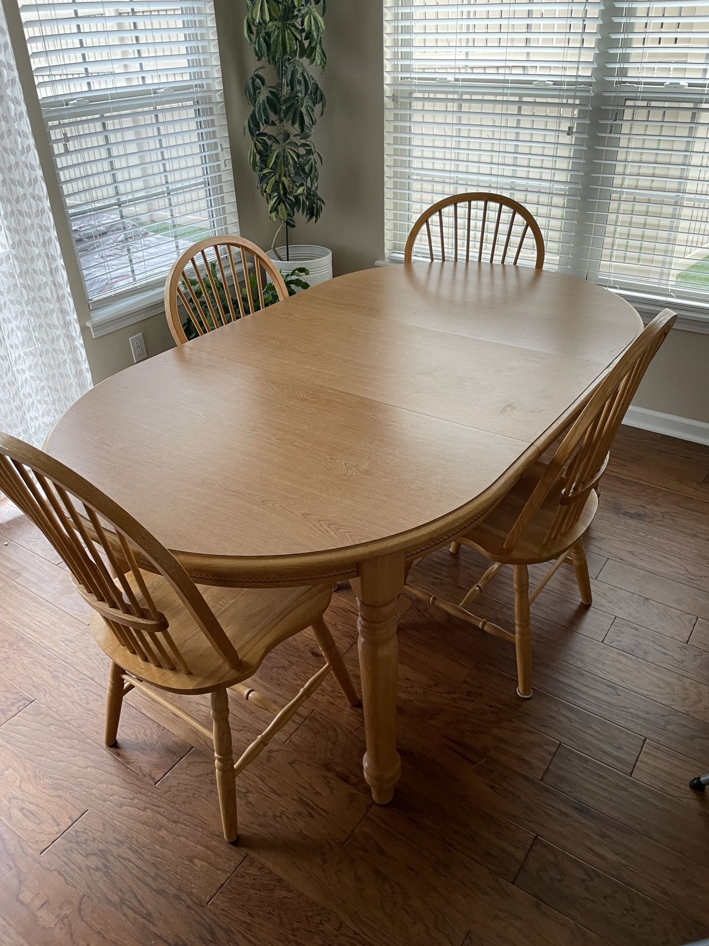 INTERCON OVAL 4 LEG DINING ROOM TABLE FOUR CHAIRS SET SOLID WOOD  