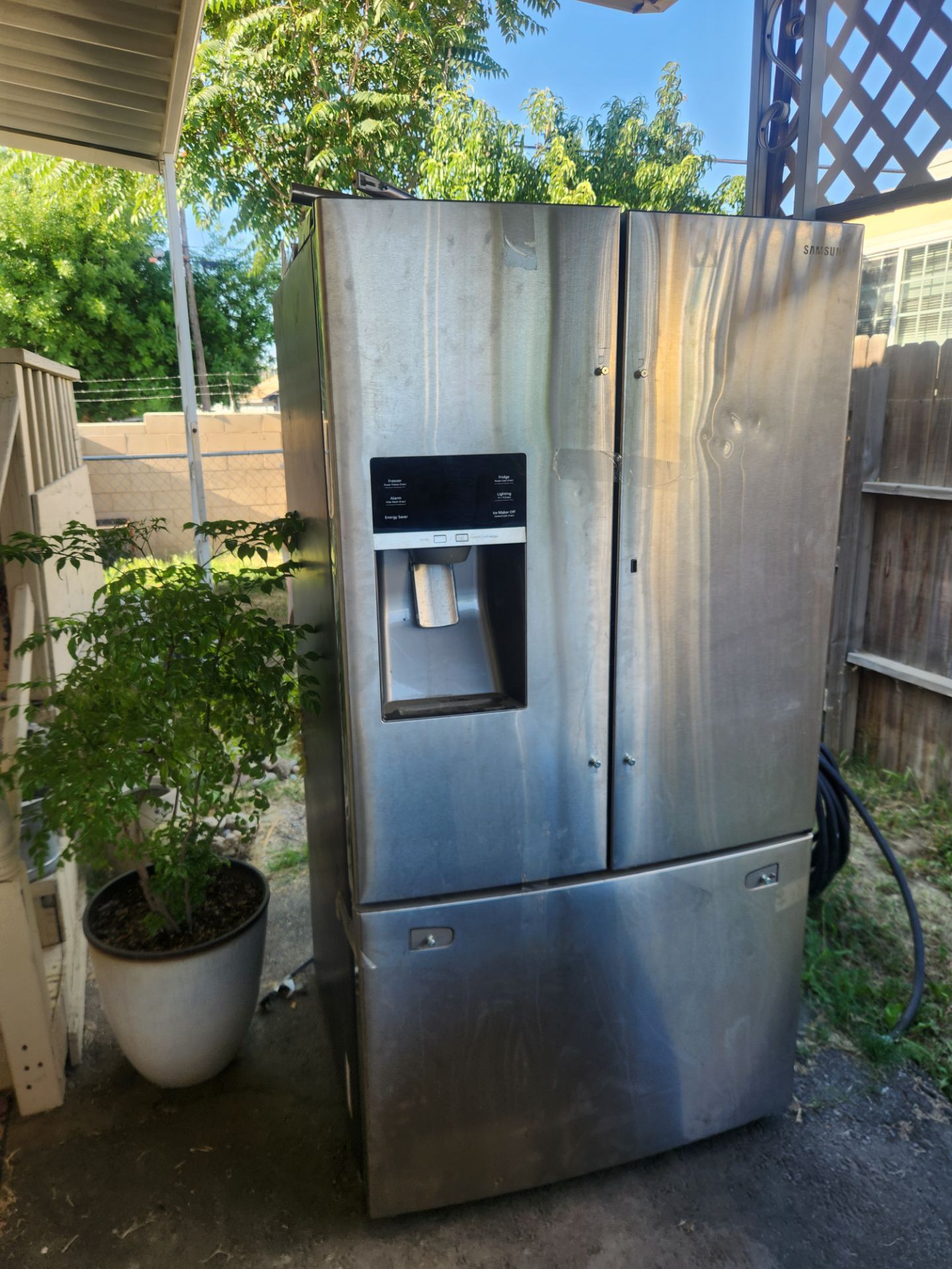 Working!! Fridge. SAMSUNG Barely used. Like new