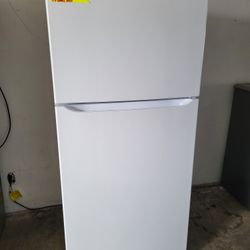 New LG Top Freezer Refrigerator 30" Wide 