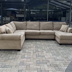 3-piece sectional sofa with chaise lounge. I can deliver for an additional cost. The sofa is in perfect condition. 2 decorative pillows included!!