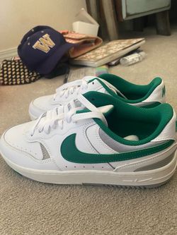 Nike Low-Top Sneakers White and Green
