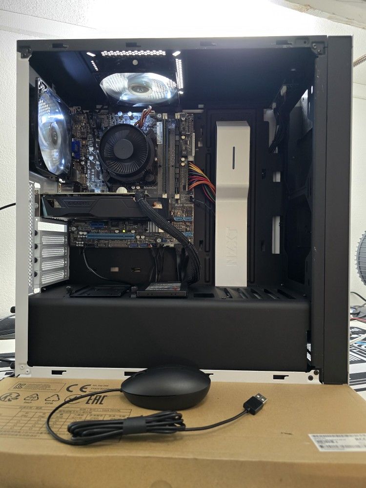 Gaming emulation pc intel i5-3570k, rx 560, 16 gb ram, ssd, hdd, wifi, keyboard and mouse