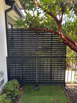 Dovelina 2-Piece Black Metal Outdoor Privacy Screen