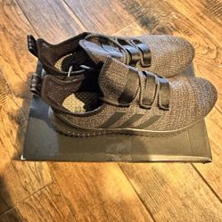 Size 11/5- adidas Kaptir Core Black