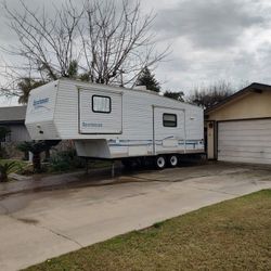2000 27 Foot Sportsman 5th Wheel $6,800