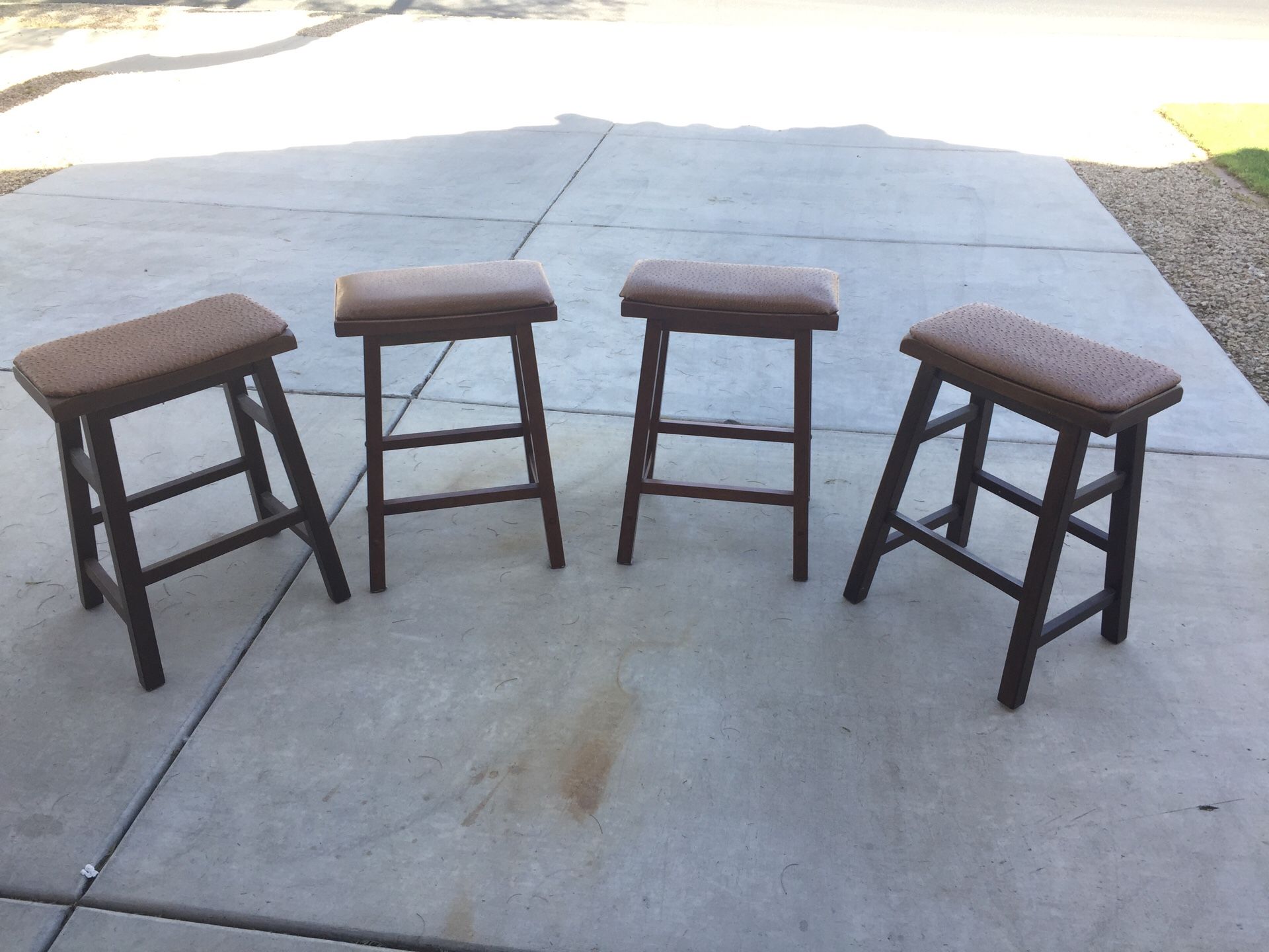 (4) 24 in bar stools
