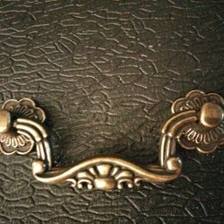 New 3" C2C Bail Drops Drawer Pull Handle, Antique Brass Finish.
Items are new in bag. 
3" center to center. Overall Length is 4" × 1-1/2".
Made put of