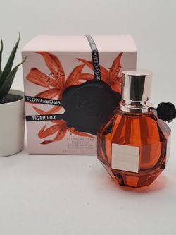 Viktor&Rolf
 
Flowerbomb Tiger Lily Eau de Parfum

1.7 fl ⭐️