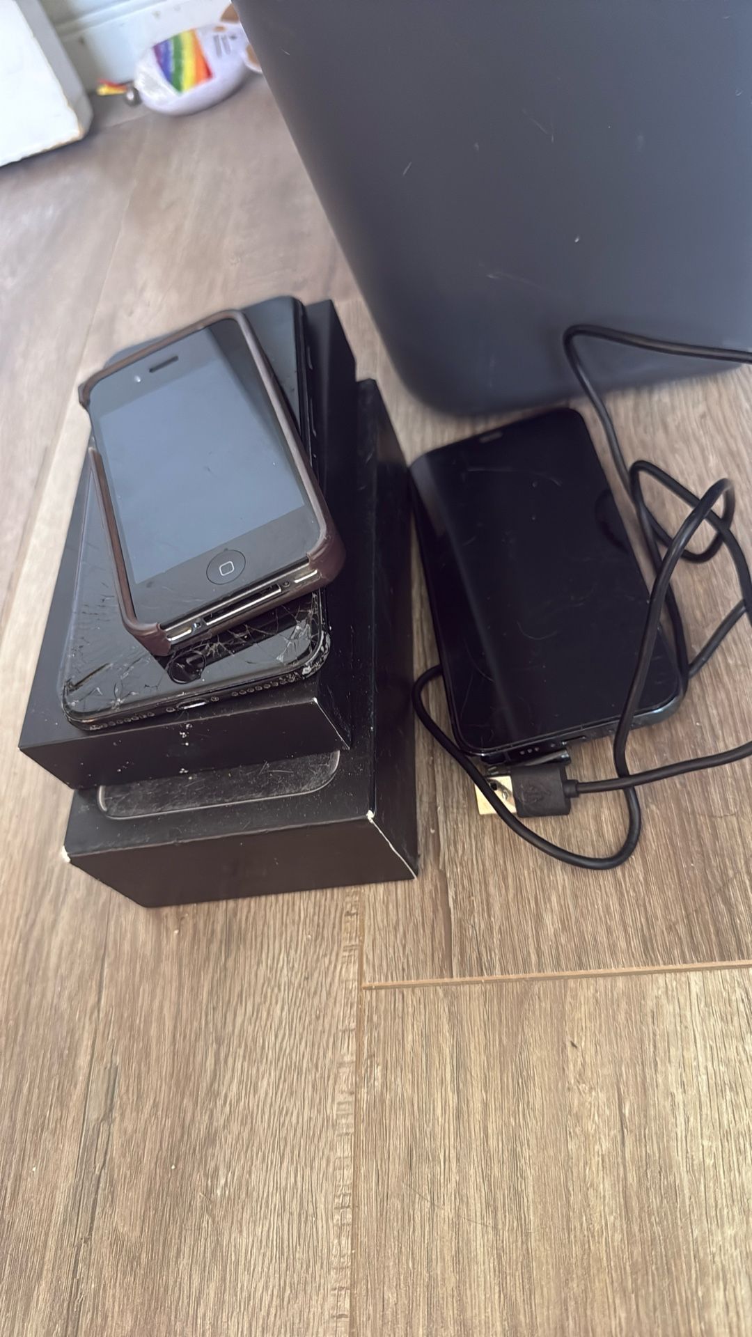 3 Used working unlocked iPhones