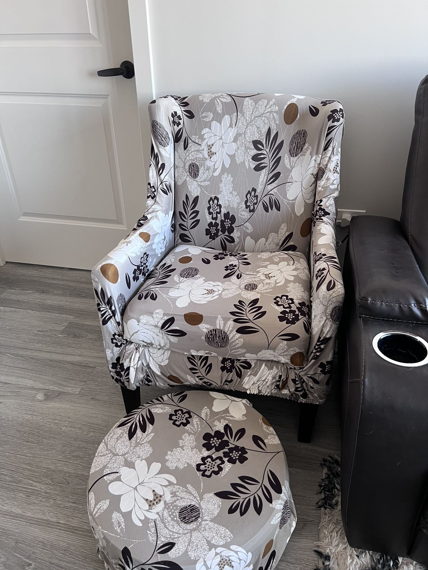 Single Arm Chair With Ottoman 
