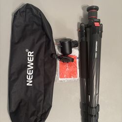 NEEWER 66″/168 cm Carbon Fiber Tripod (Model N55C)