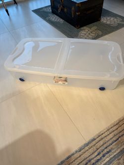 Under bed storage w wheels (3)