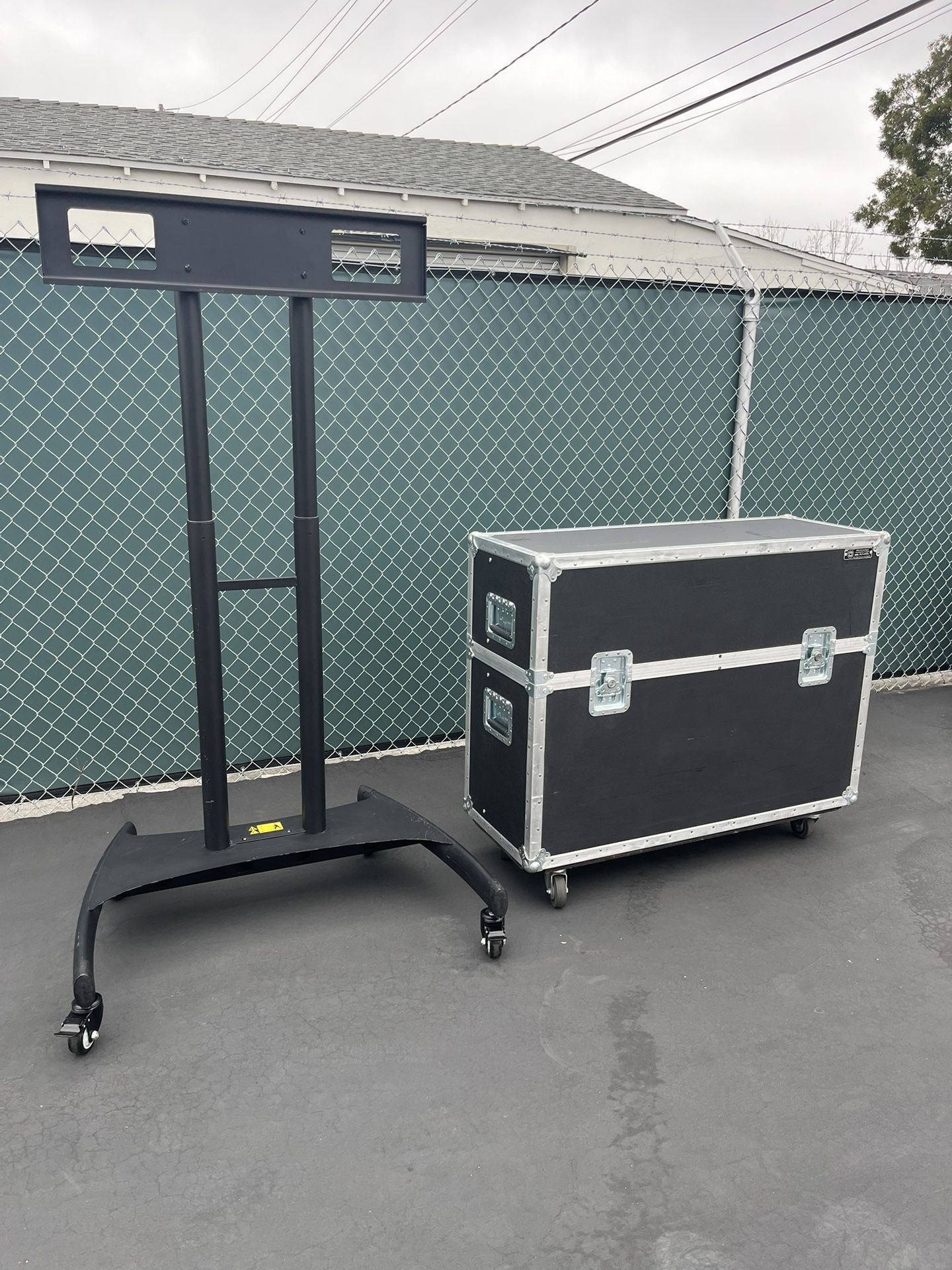 Flat Screen TV stand rolling cart w/ road case