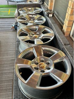 20 inch Chevy/ GMC OEM wheels and lug nuts