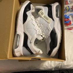 Jordan MA2 White/Black SIZE 9