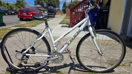 Trek Hybrid Bike Medium Size