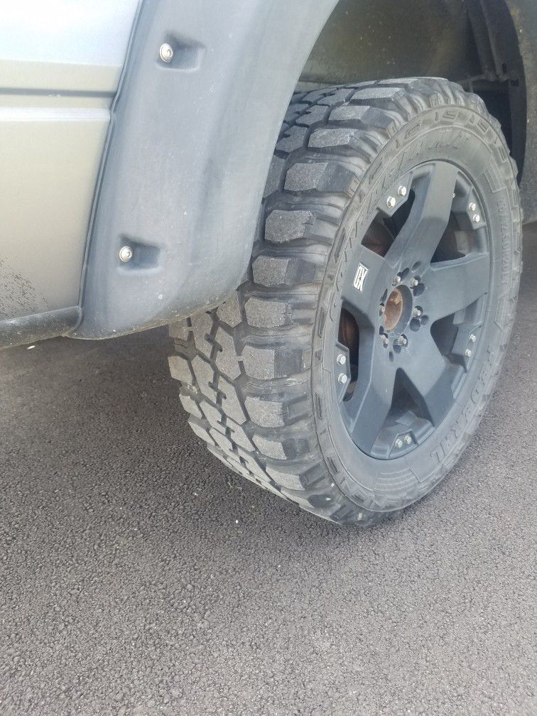 Mud tires Federals 20s Rims not forsale