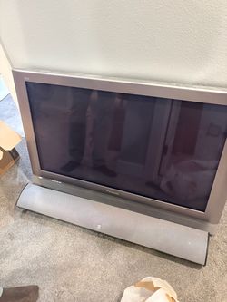 Panasonic Plasma TV with speaker free