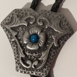 Vintage Bolo Tie Silver And Turquoise Flower Design